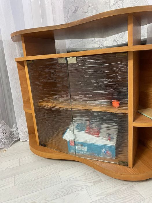 Продам тумбу под телевизор