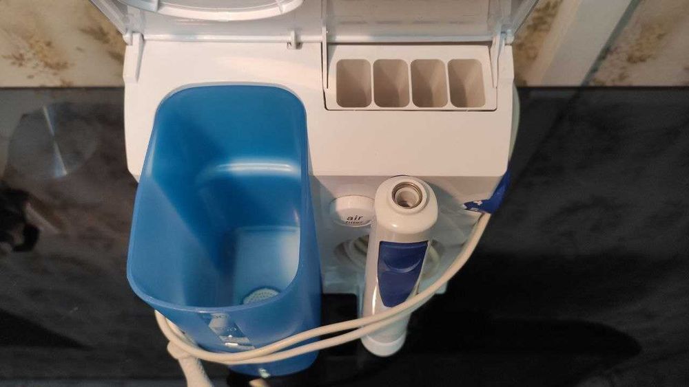 Ирригатор Braun Oral B - для чистки зубов (Германия).