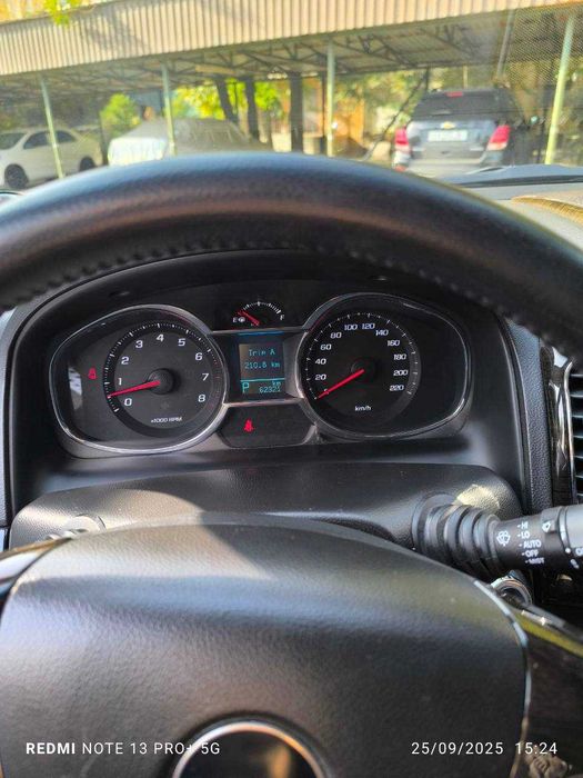 Chevrolet Captiva 3/4 — белый жемчуг