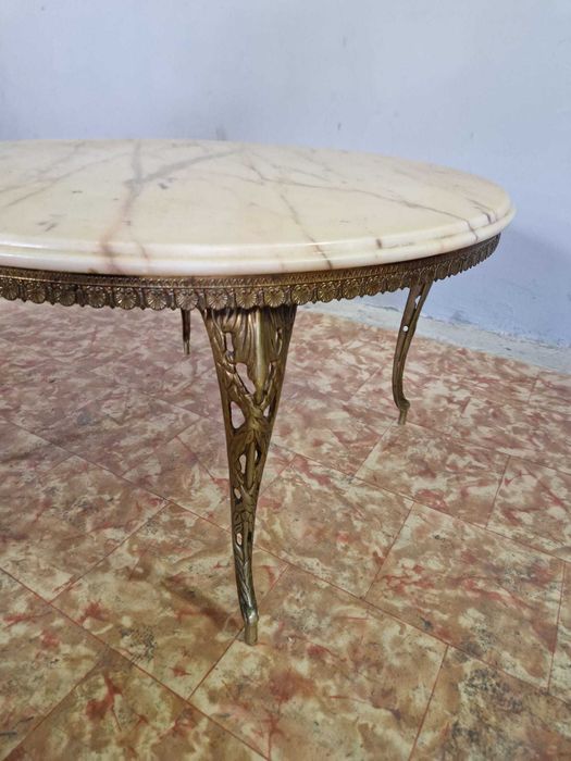 Кръгла холна маса с мраморен плот