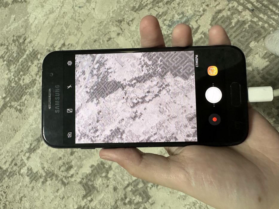 Телефон Samsung A3 (2017)