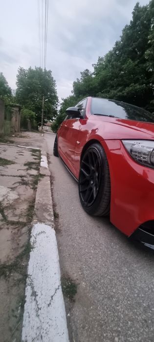 Продавам бмв е90 330д