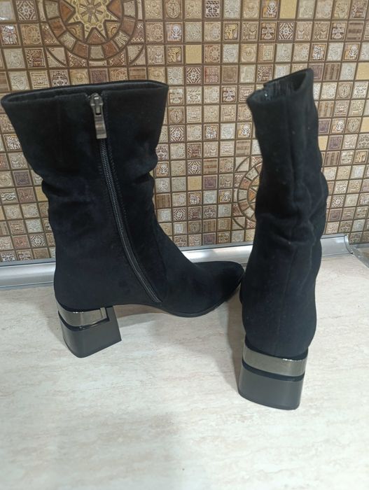 Дамски велурени боти