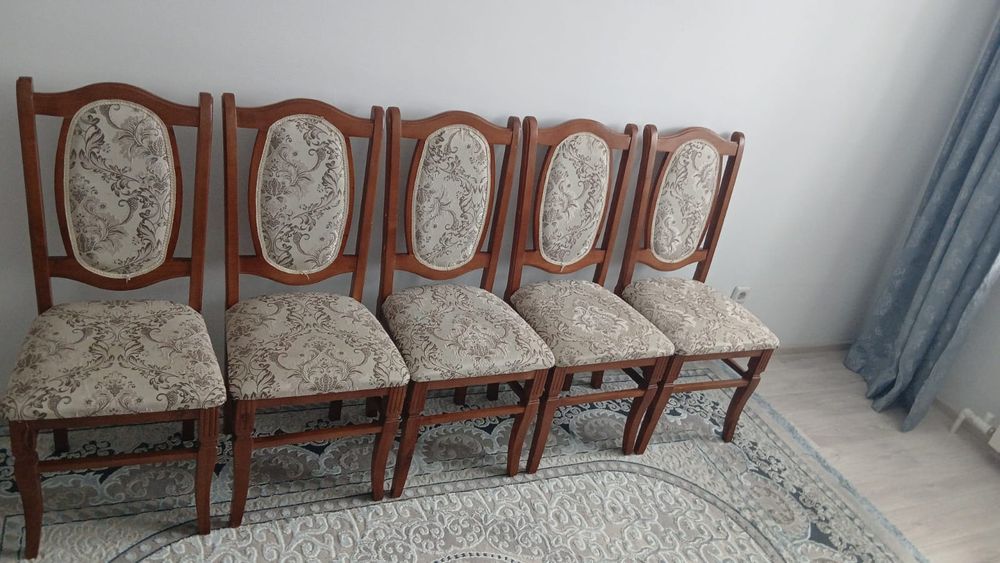 Продам стол со стульями в отличном состоянии