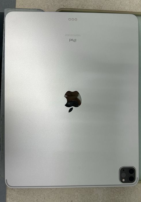 Продам iPad pro 12,9 М1 5 pokoleniya 256Gb WIFI