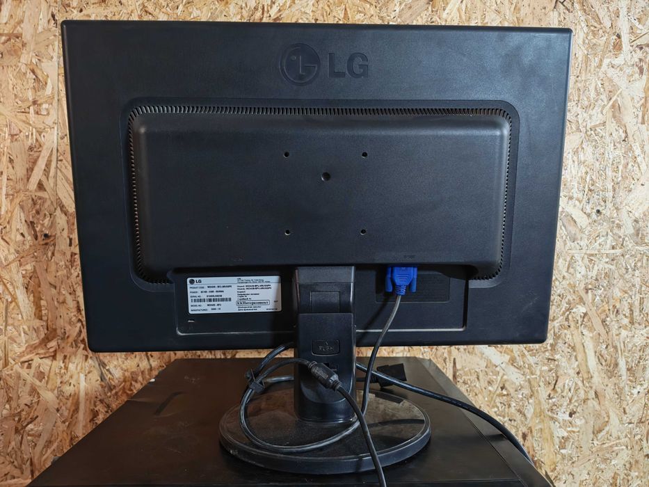 Монитор LG 22 дюйма
