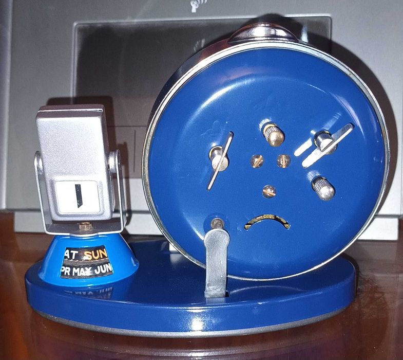 Ceas mecanic de masa Goden Cock perfect functional.