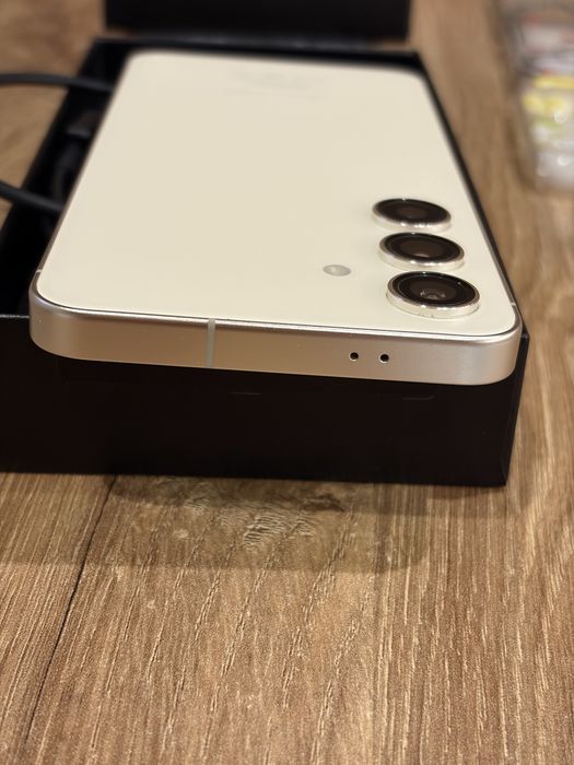 Samsung S24 128gb с 10 кейса