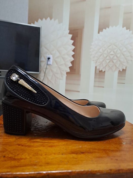 Туфли  36 разм, новые, лакированные