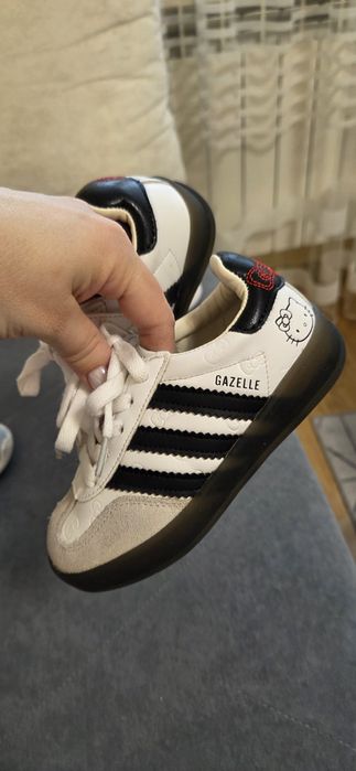 Детскую обувь 5 пар