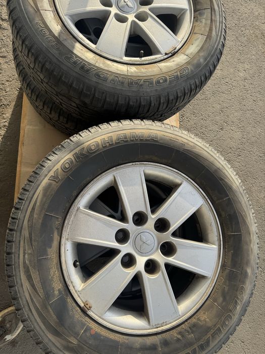 Диски с резиной R17 на Pajero