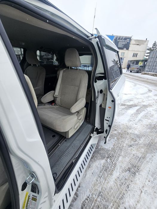 Продам Toyota Sienna