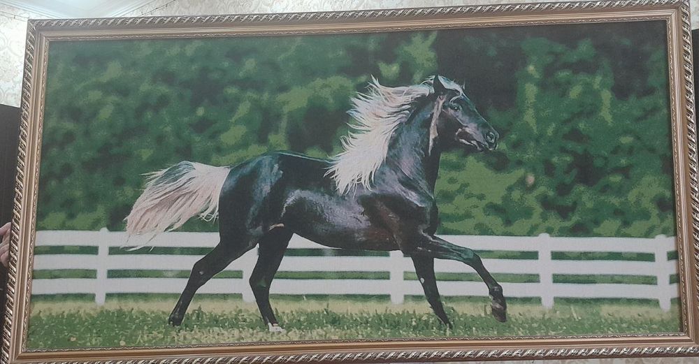 Продается картина с изображением лошади