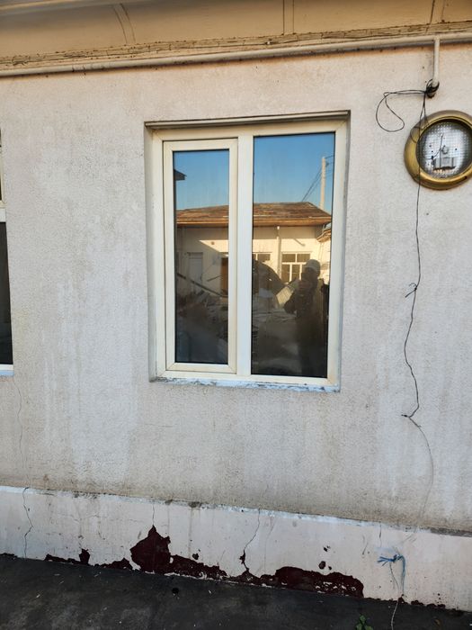 Akfa rom eshik bor sotiladi