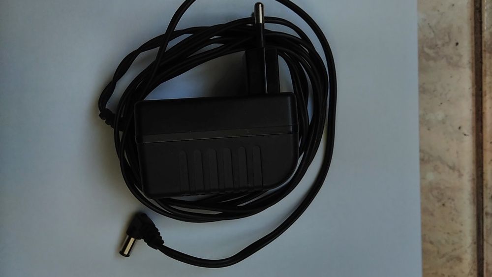 Incarcator 10 buc, cu out intre 3,7V- 19V si 300mA-2A