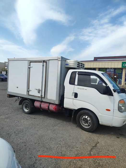 Kia bongo 3 sotiladi