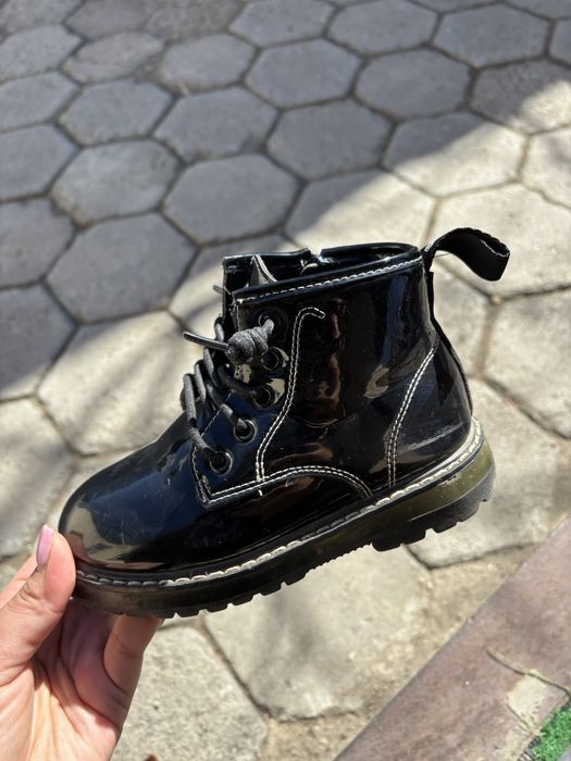 Продам детские ботинки