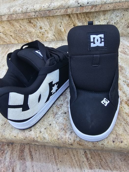 Vând adidasi DC Court Graffik