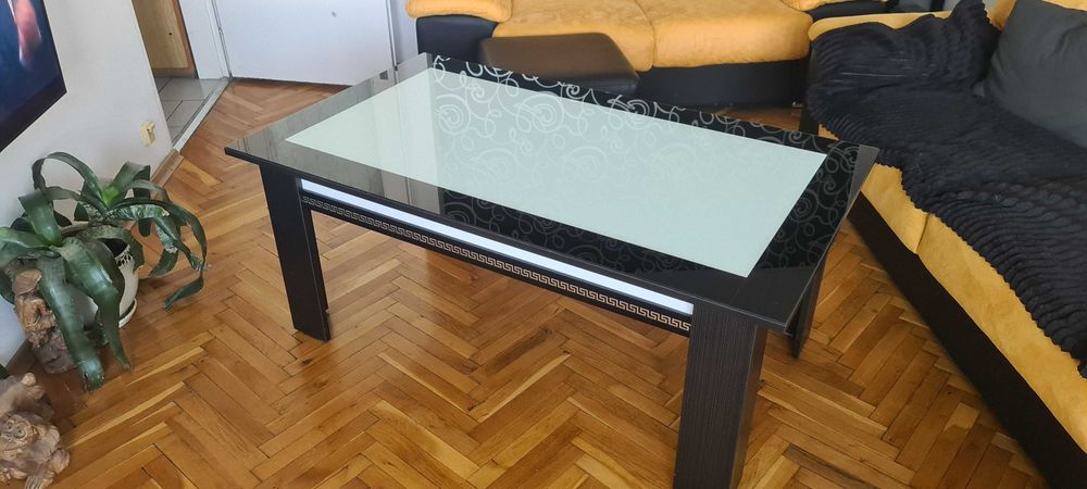 Версаче маса, разтегателна в перфектно състояние.(140х80 или 180х80)