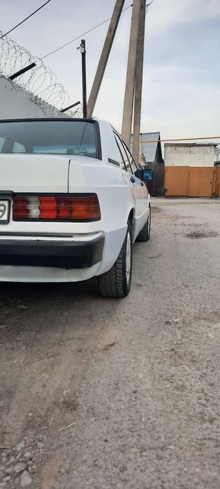 Мерседес 190-тый Объёмом-2.2