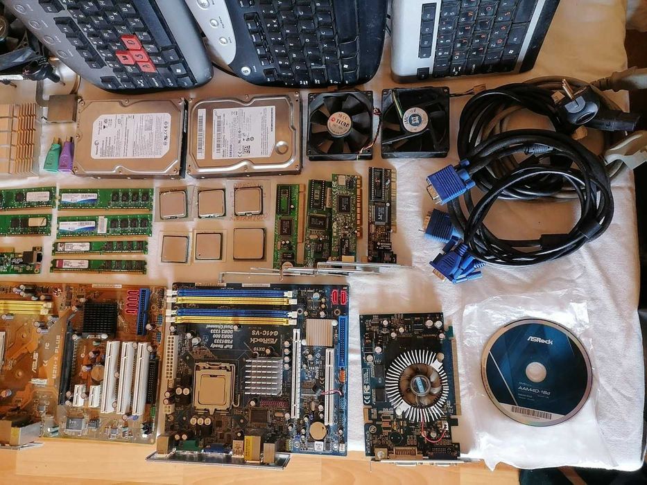 Голям лот компютърни части