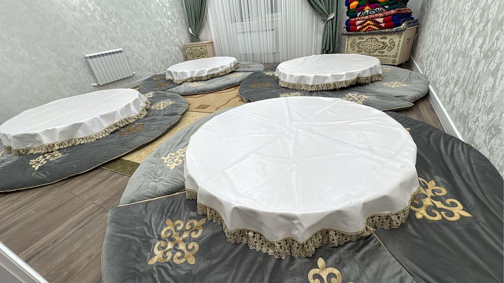 Аренда жер стол донгелек стол корпе дастарханымен