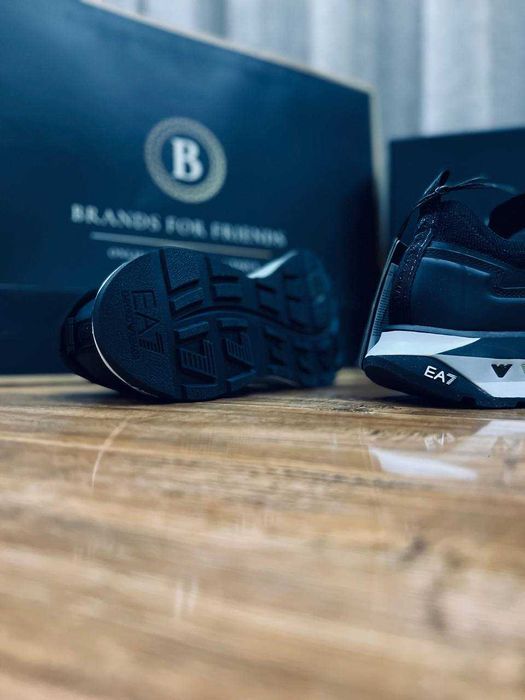 EA7 Armani мужские кроссовки РАЗМЕР 44.5