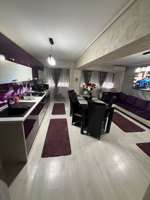 Apartament 4 camere tranfosrmat in 3 zona inspectoratul scolar