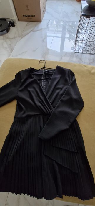 Къси, черни рокли Zara