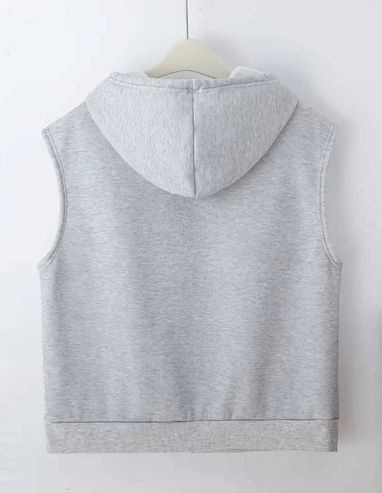 Новая жилетка с капюшоном