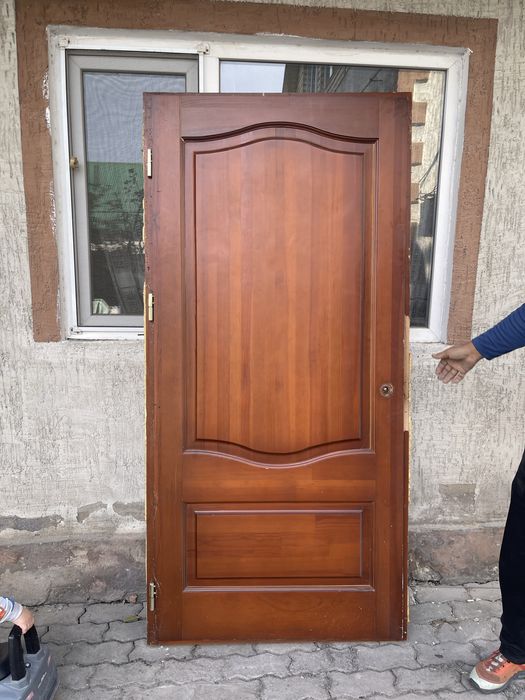 Межкомнатная дверь. Чистое дерево