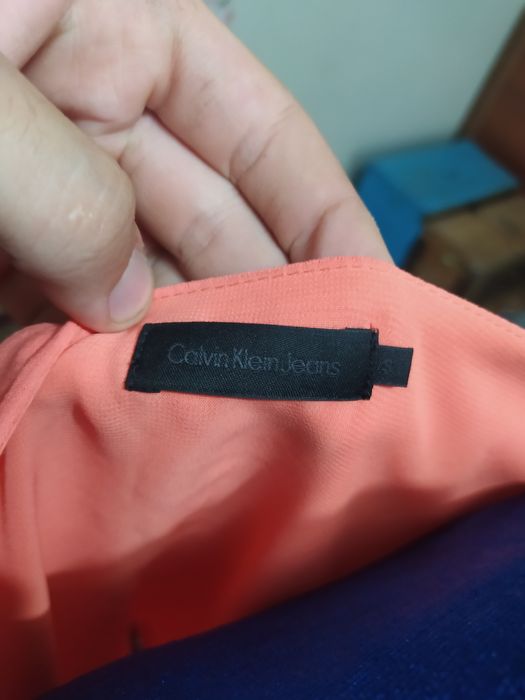 Продается  костюм фирмы Calvin Klein.