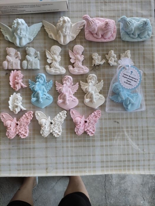 Гипсови фигурки за различни поводи