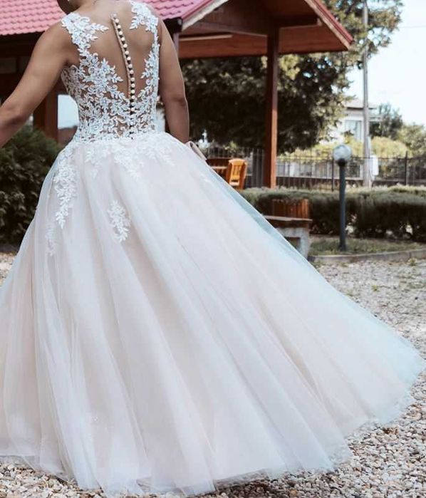 нежна булчинска рокля