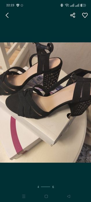 Продам женскии туфли