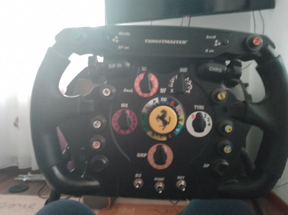 Vând volan thrumaster t300 de formula 1