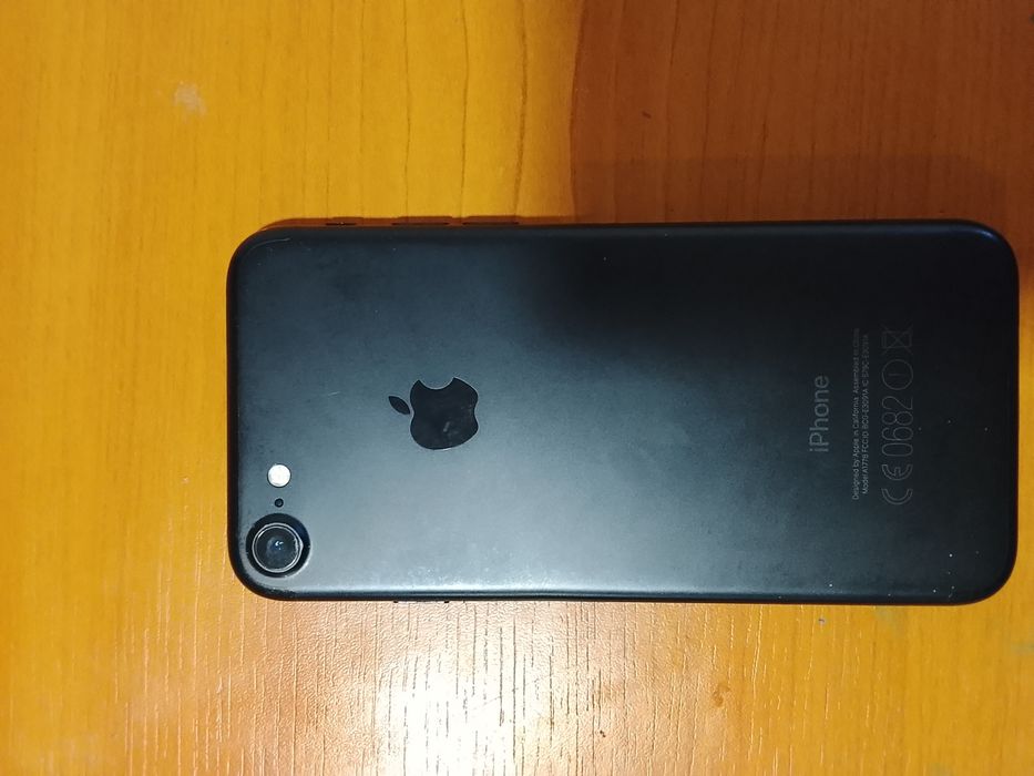 Vând iPhone 7 32 GB