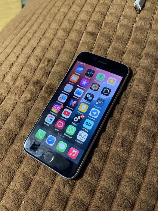 iPhone SE 2020 64Gb 72%акб