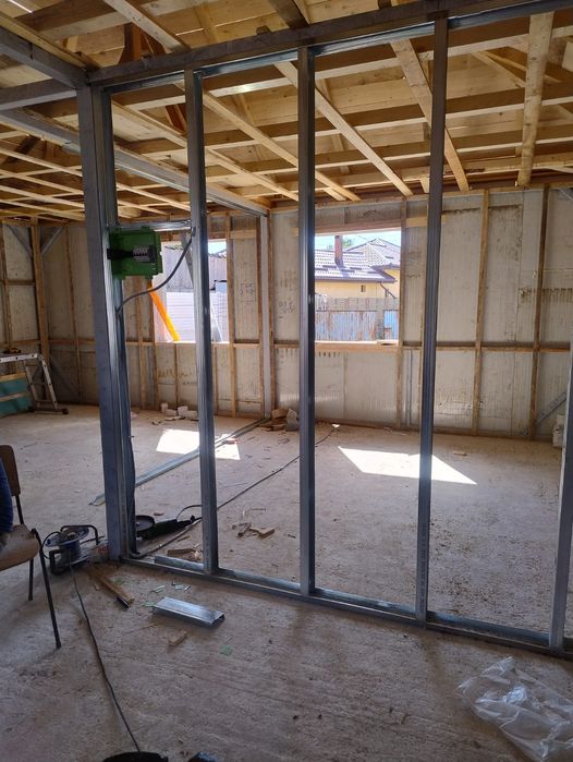 Construim case din structura metalica și panou sandwich
