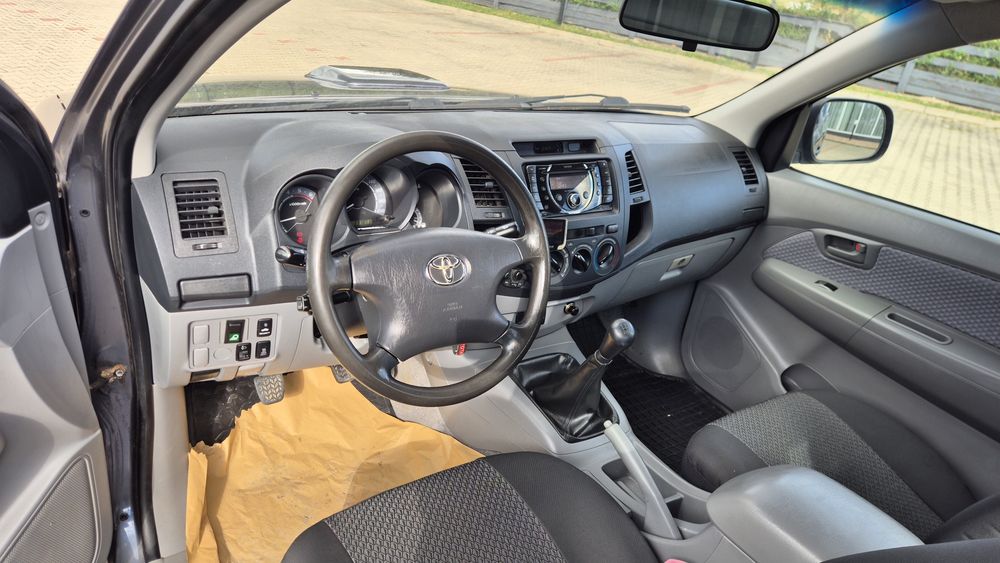 Toyota Hilux 2.5 D-4D Extra Cab – 2010 – 120 CP
