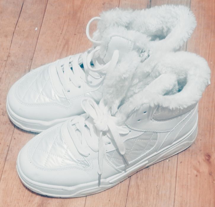 Кроссовки весна осень. Размер 38.