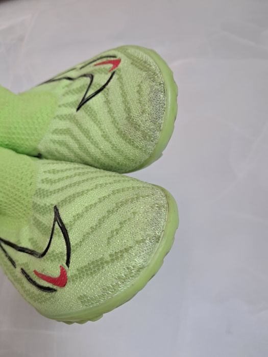 Футбольные бутсы Nike PHANTOM