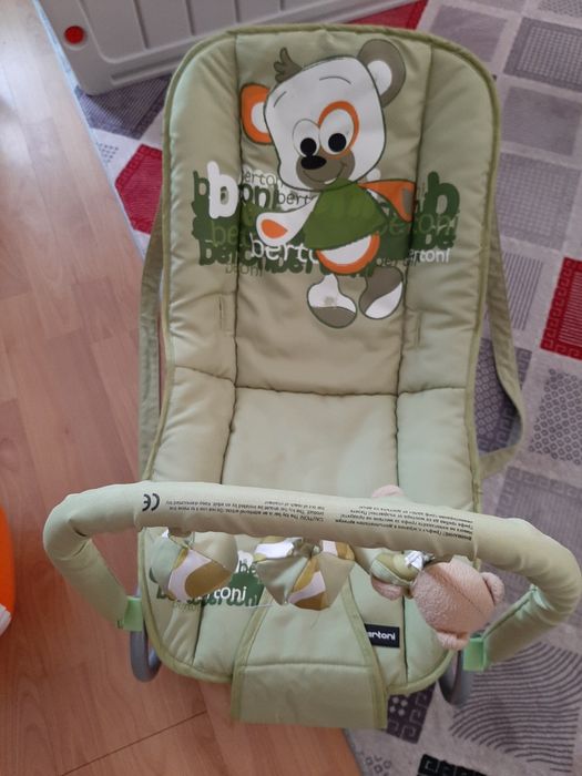 Шезлонг за бебе до шести месец и активна гимнастика