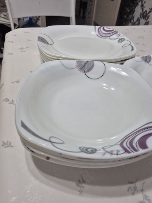 Продам тарелки  обеденные