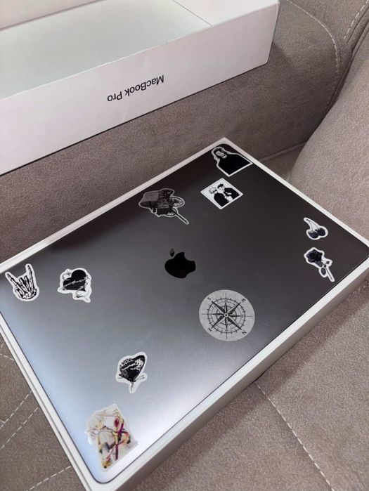 Macbook Pro 2018 core 7 150$