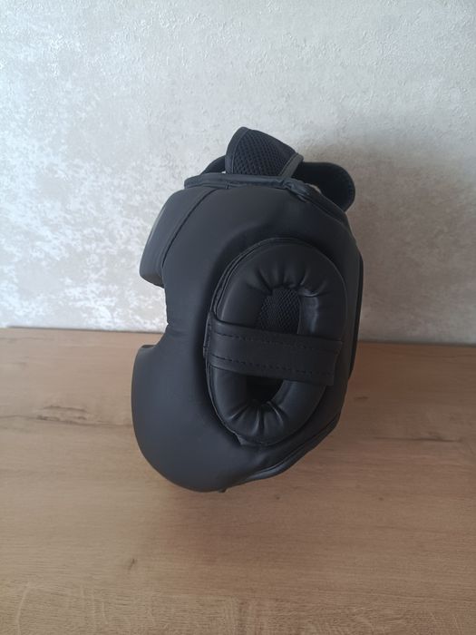 Шлем для бокса в хорошем состоянии