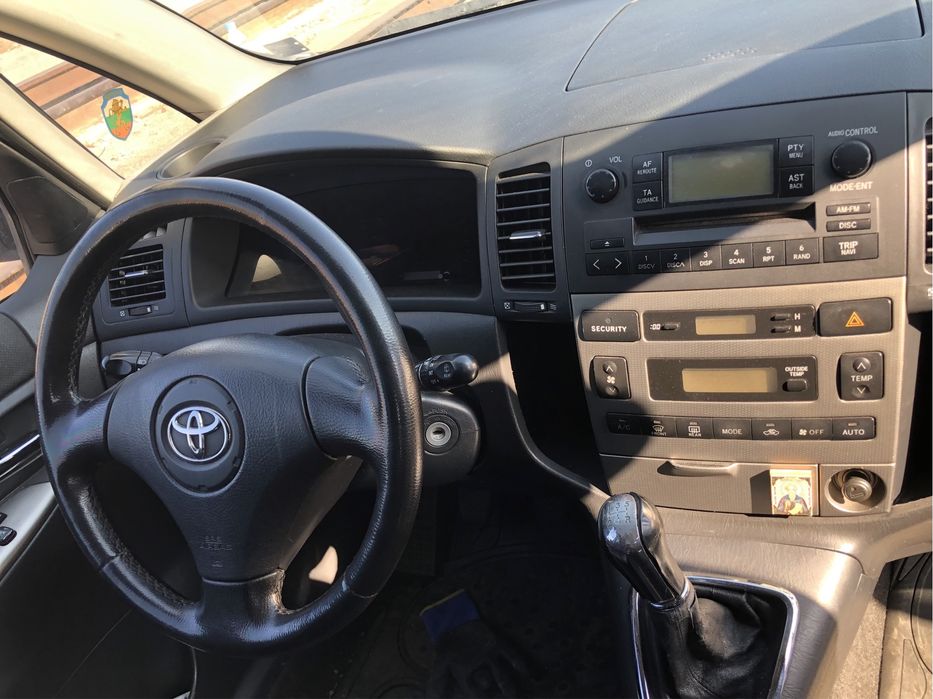 Toyota corolla verso 2.0 d4d на части !
