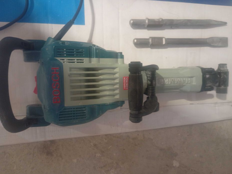 Къртачи Bosch GSH16-30 и Dewalt