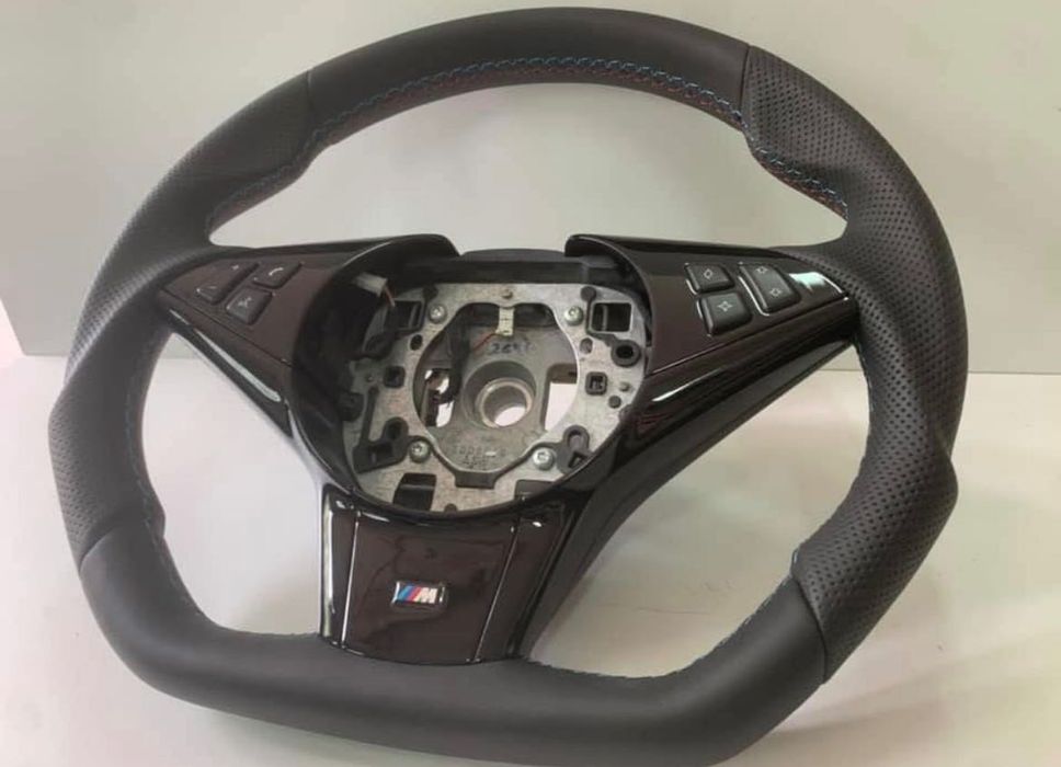 Vând volan E60 ca nou