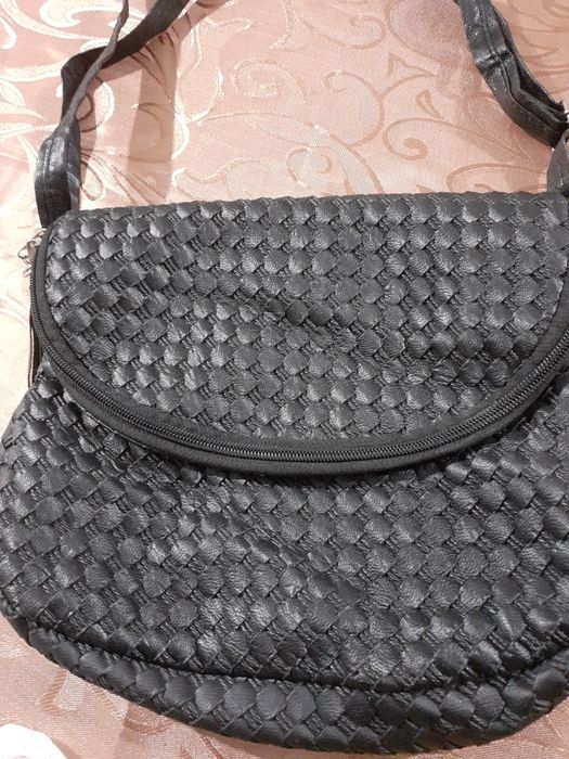 Дамска малка черна чанта